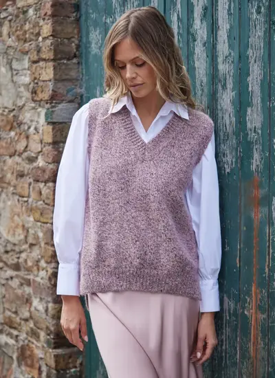 Fisherman Alpaca Merino Wool Blend V-Neck Slipover in Pink Stone all-over fleck yarn, dipped hem and two side slits.